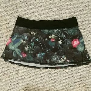 NWOT Lululemon pace-setter skirt